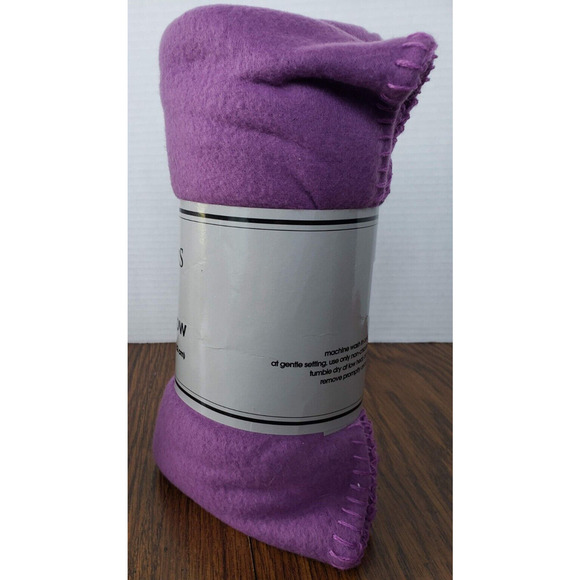 Manhattan Heights Purple Lightweight Fleece Throw Blanket 50 X 60 Inches New - Picture 3 of 7